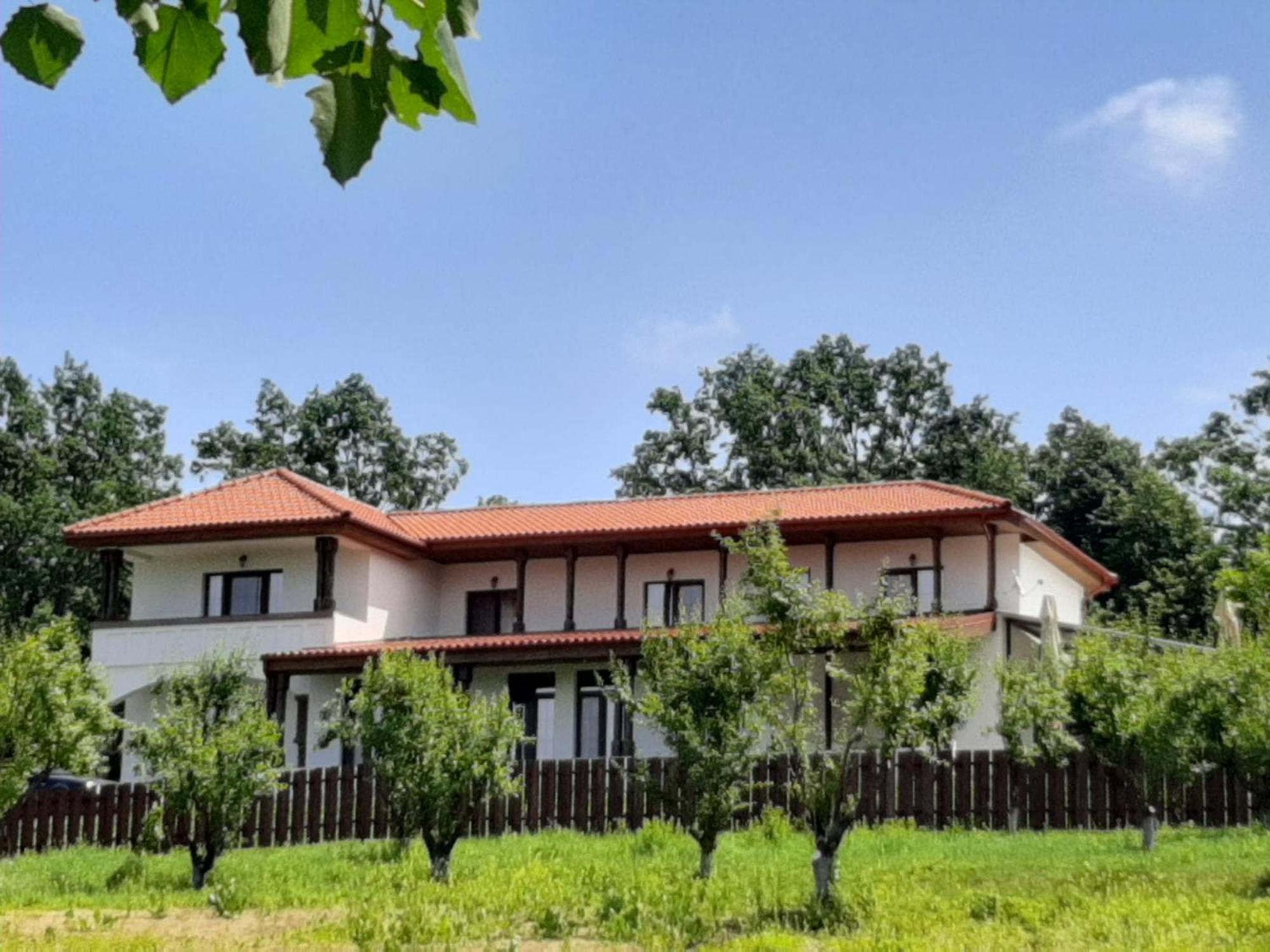 Pensiunea Emelys, Iasi Barnova Exterior photo